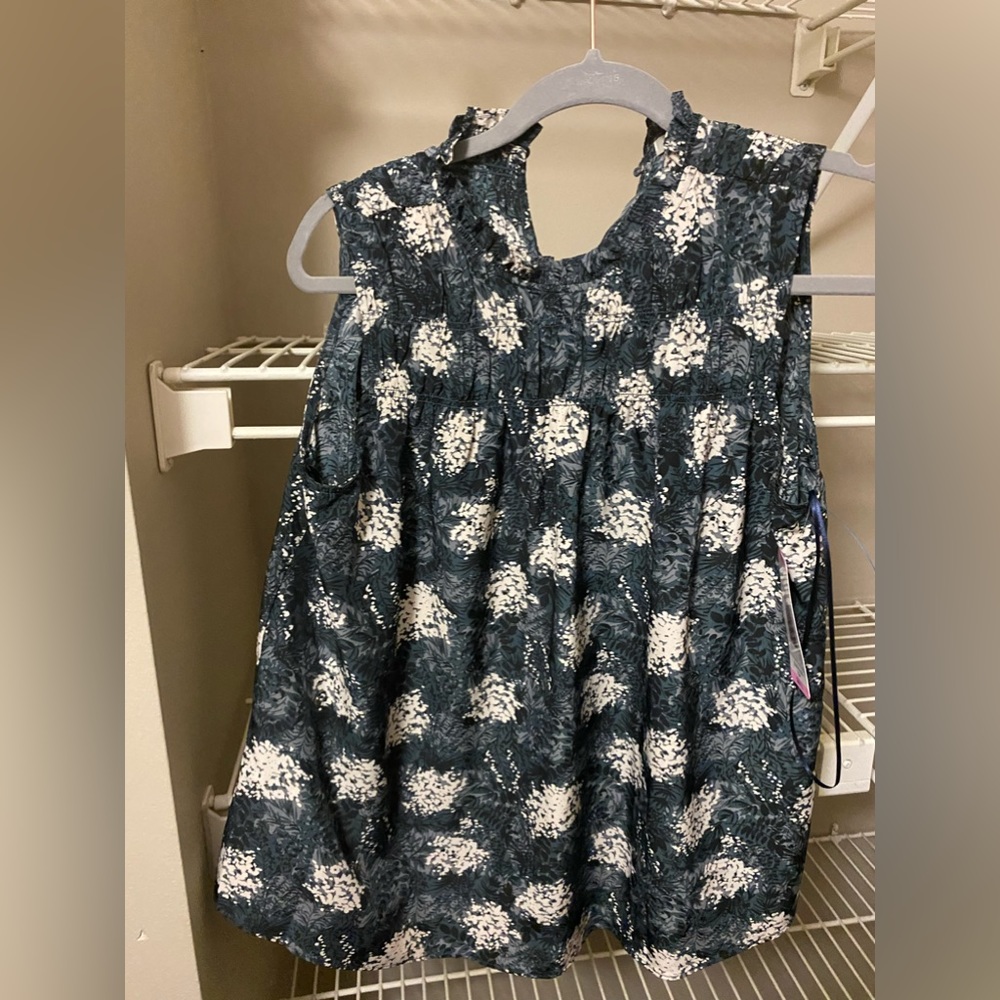 Joie, women’s sleeveless dress top, size small, NWT